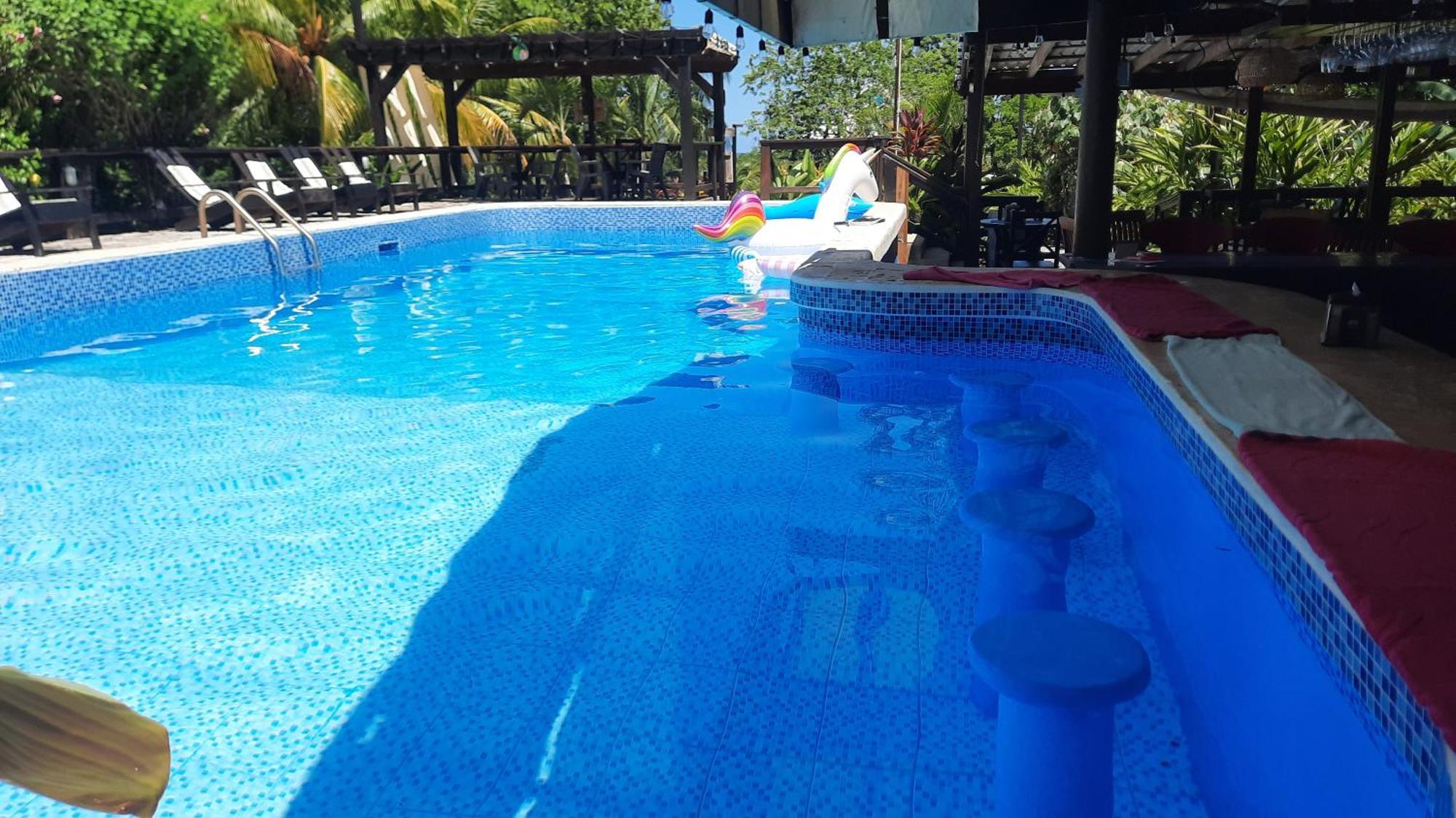 Guava Grove Resort & Villas Sandy Bay Exteriör bild