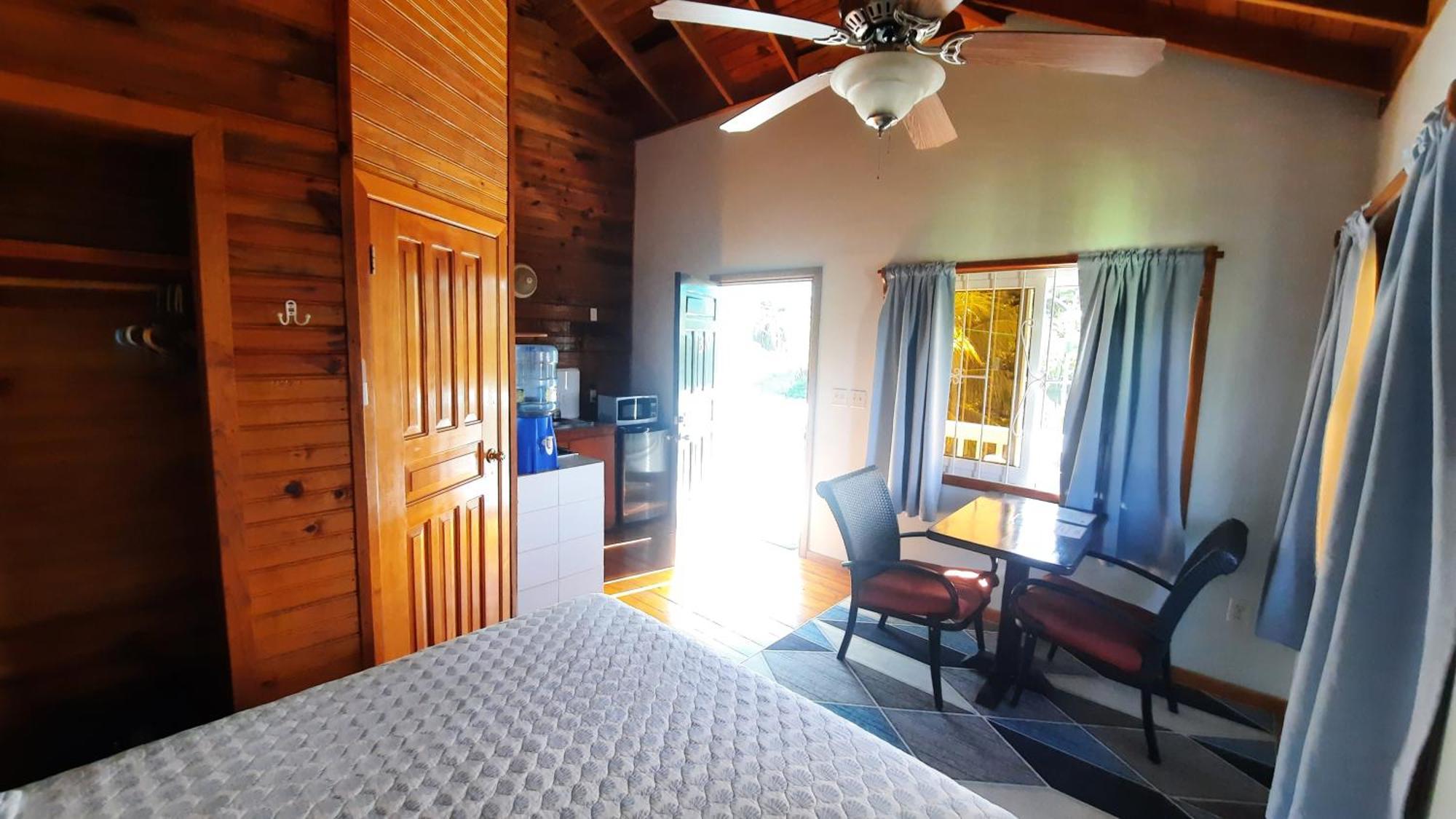 Guava Grove Resort & Villas Sandy Bay Rum bild